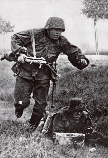 Wiking Division machine gunner dashes forward