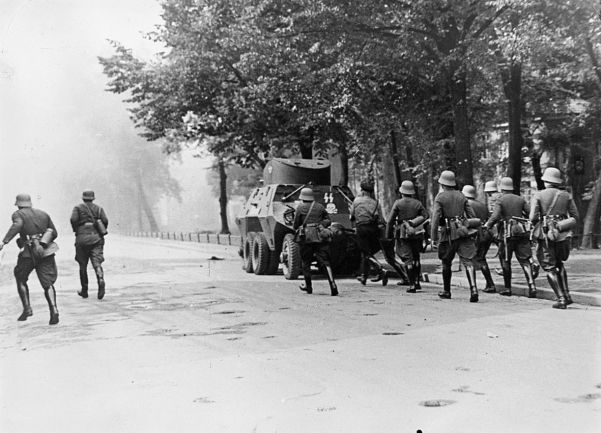 Members of the SS-Heimwehr Danzig in action against Polish troops in Danzig at the beginning of September.