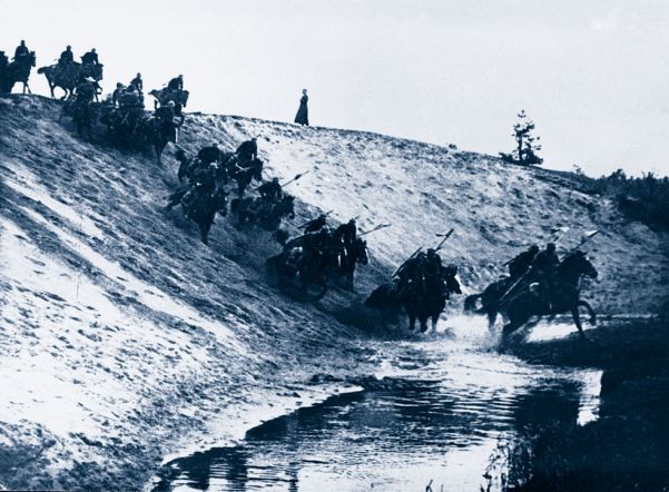 Polish lancers head for the front